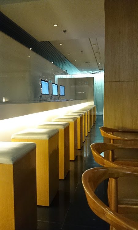 the arrival 450x750 - REVIEW - Cathay Pacific : The Arrival Lounge, Hong Kong Airport