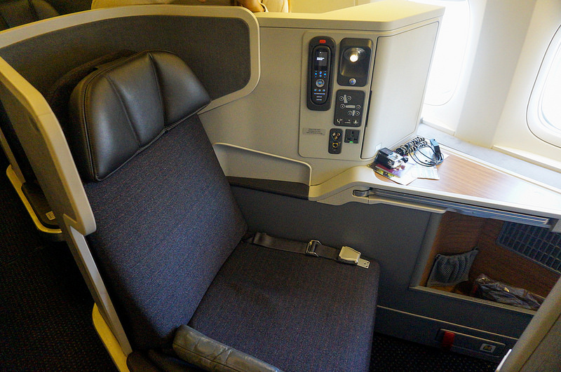 25991942503 20035d762b c - REVIEW - American Airlines : Business Class - New York to London (B77W)