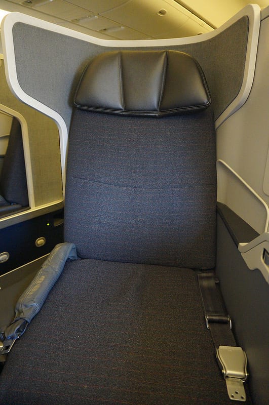 26568921916 eba3d1684e c - REVIEW - American Airlines : Business Class - New York to London (B77W)