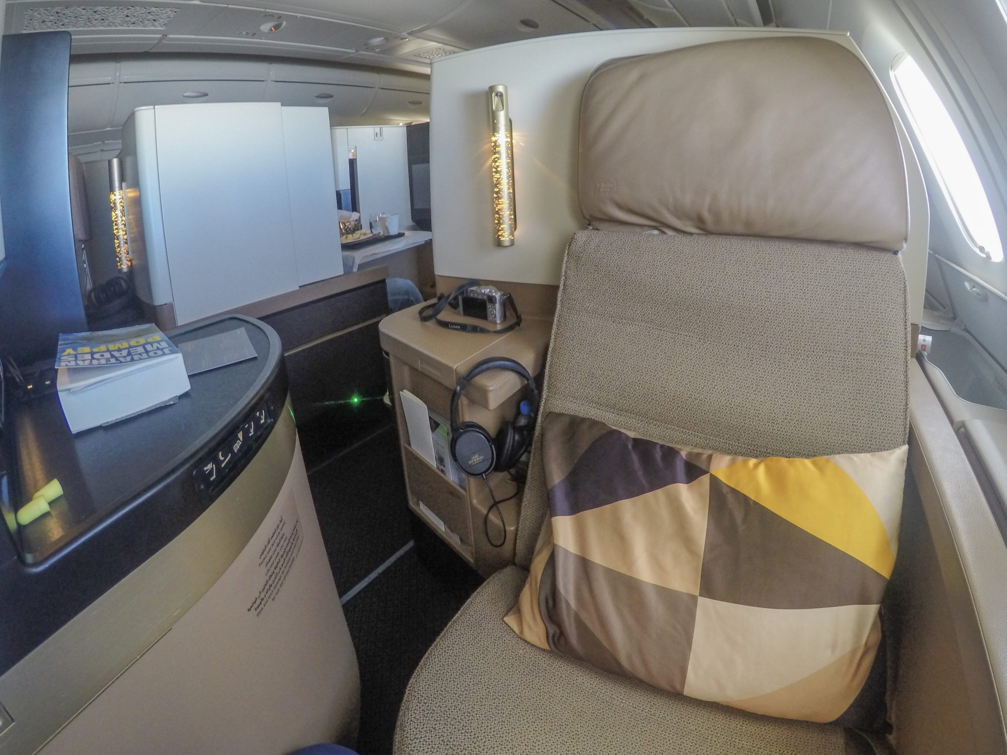 Review: Etihad Airways - Business Class - Abu Dhabi To London (a380)