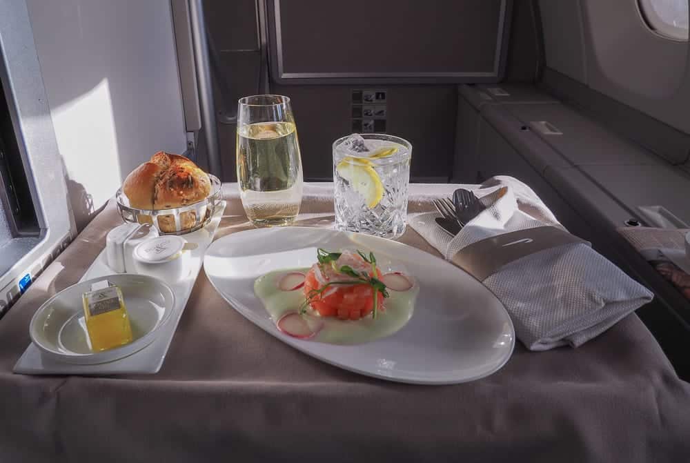 64A new catering BA 747 50 1 - REVIEW - British Airways : Updated Club World Service - London to New York JFK (B747 Upper Deck)