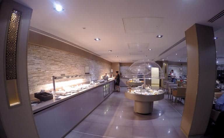 EK lounge 10 768x475 - REVIEW - Emirates Lounge : First and Business Class, London (LHR - Terminal 3)