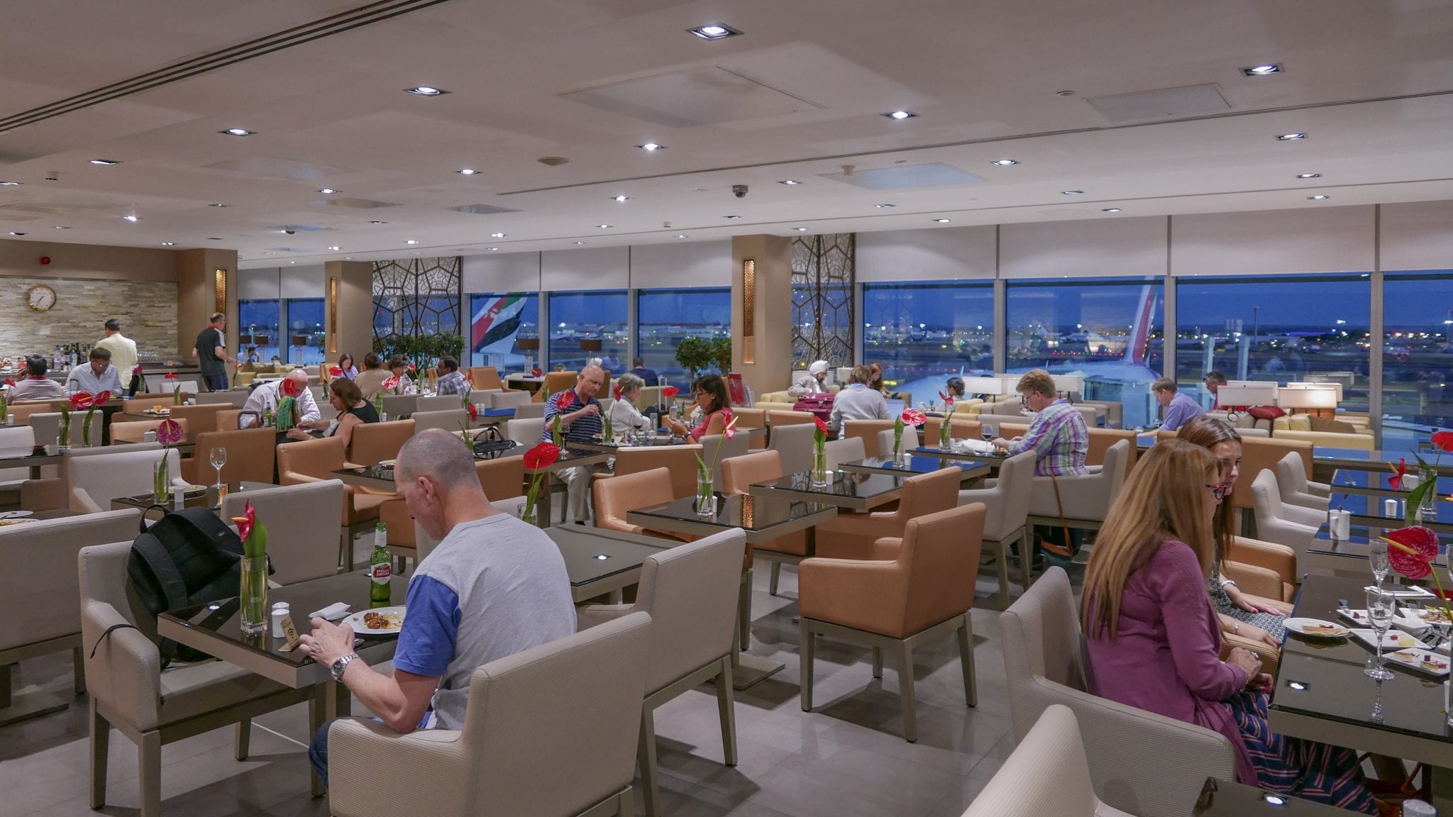 EK lounge 6 - REVIEW - Emirates Lounge : First and Business Class, London (LHR - Terminal 3)