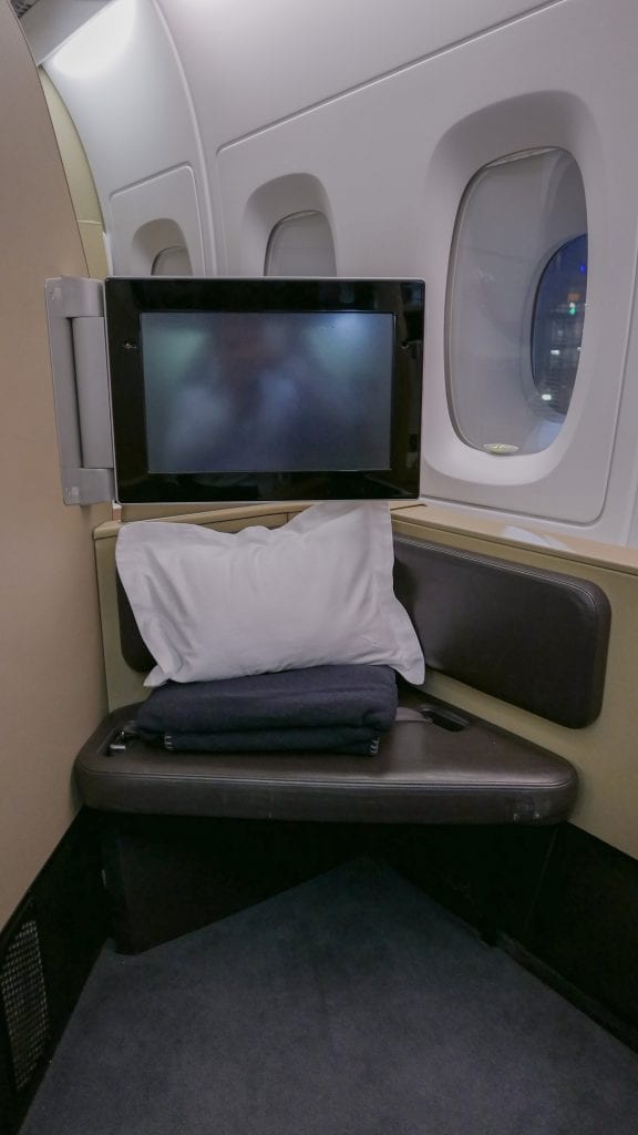 QF F LHR DXB 4 576x1024 - REVIEW - Qantas : First Class - London LHR to Dubai (A380)