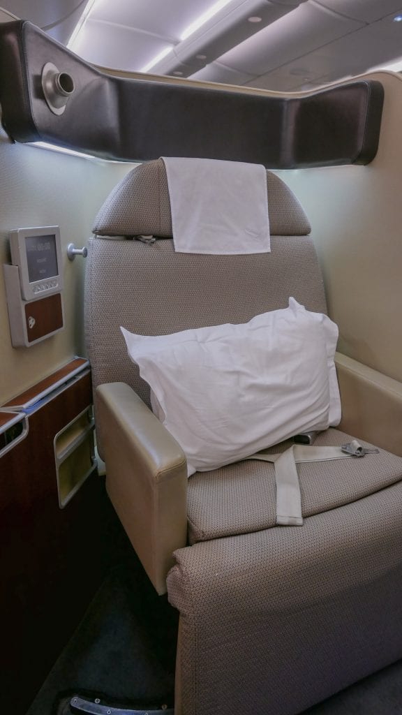 QF F LHR DXB 7 576x1024 - REVIEW - Qantas : First Class - London LHR to Dubai (A380)