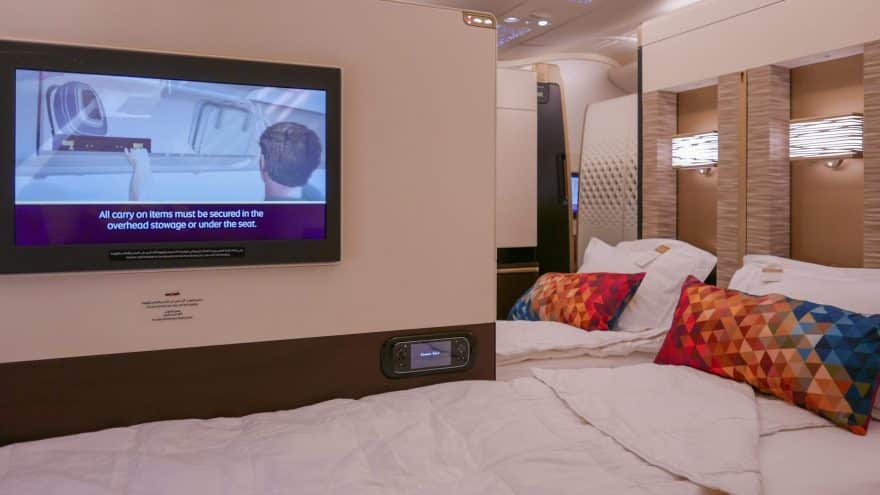 EY APTS 5 880x495 - SECOND REVIEW - Etihad : First Class Apartments - Abu Dhabi AUH to London LHR (A380)