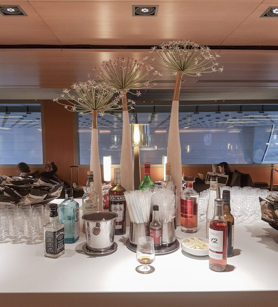 CDG K Lounge 10 scaled e1582401958792 926x1024 - REVIEW - Air France Business Class Lounge : Paris CDG - Terminal 2E - Hall K