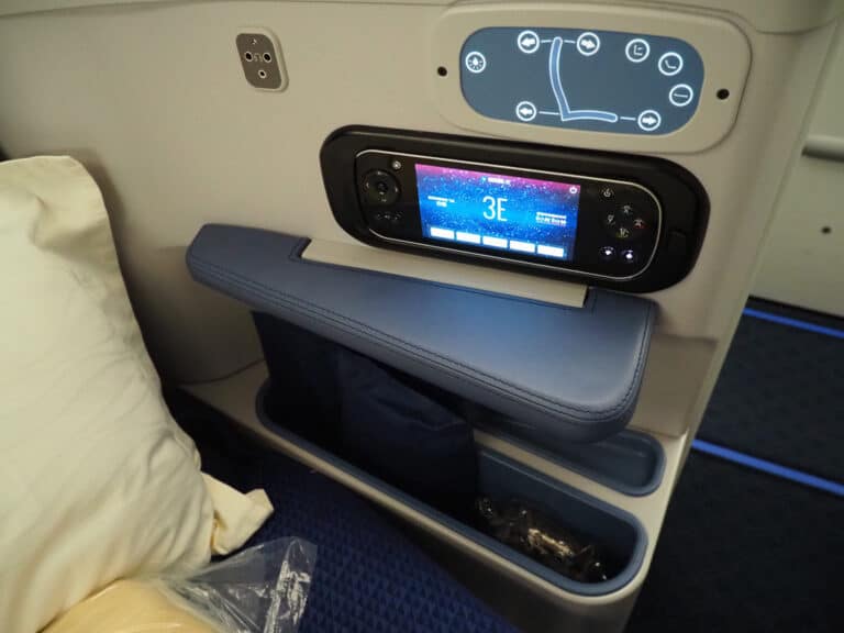 CZ A330 J 11 768x576 - REVIEW - China Southern : Business Class - A330 - Guangzhou CAN to Paris CDG