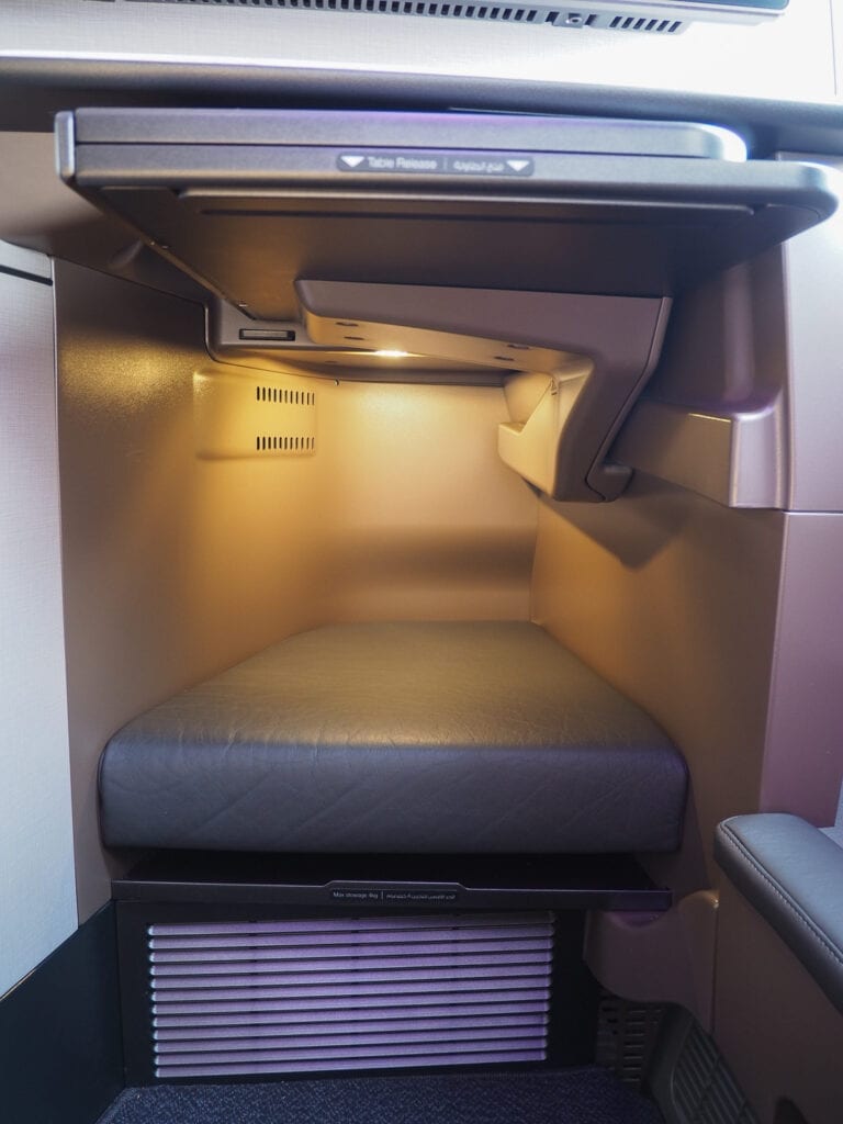 Q suites QR LHR DOH 10 768x1024 - REVIEW - Qatar Airways : Q Suites Business Class - B777 - London (LHR) to Doha (DOH)