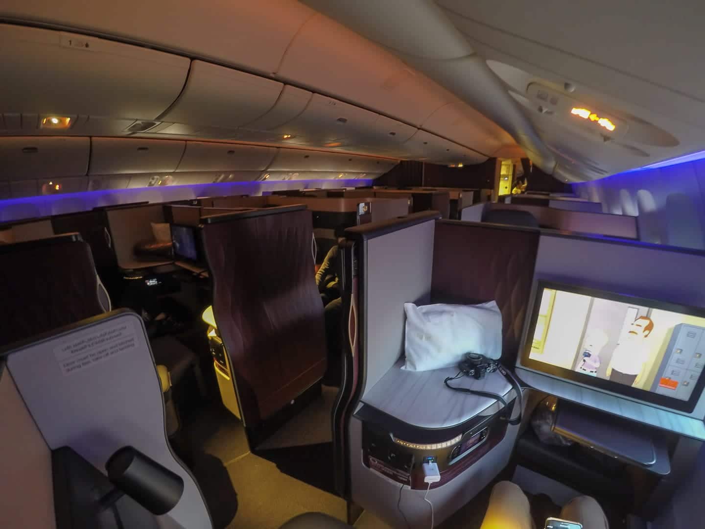 Q suites QR LHR DOH 2 - REVIEW - Qatar Airways : Business Class - A350 - Tokyo (HND) to Doha (DOH)