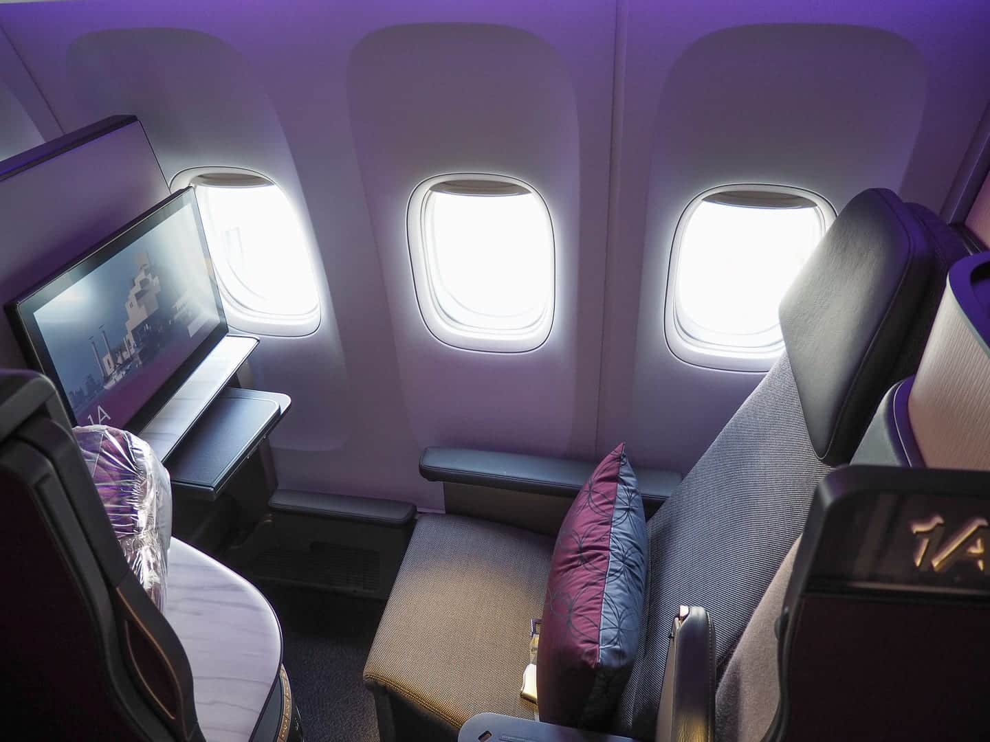 REVIEW: Qatar Airways - Q Suites Business Class - B777 - London (LHR ...