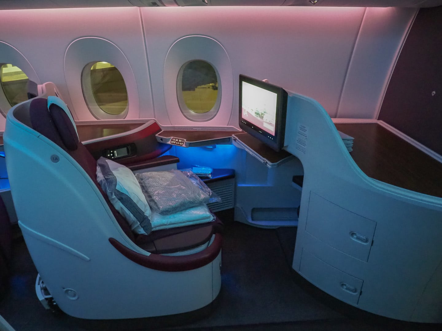 QR J A350 2 - REVIEW - Qatar Airways : Business Class - A350 - Tokyo (HND) to Doha (DOH)