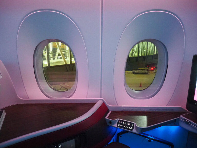 QR J A350 4 768x576 - REVIEW - Qatar Airways : Business Class - A350 - Tokyo (HND) to Doha (DOH)
