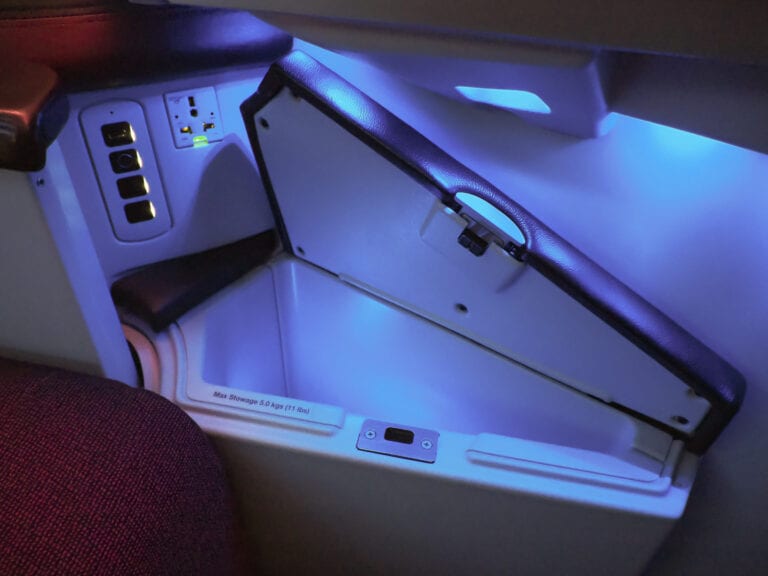 QR J A350 5 768x576 - REVIEW - Qatar Airways : Business Class - A350 - Tokyo (HND) to Doha (DOH)