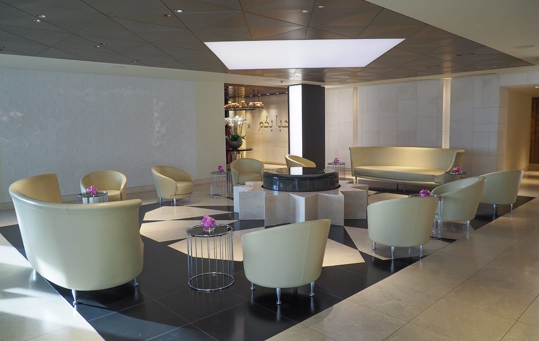 QR lounge LHR 5 - REVIEW - Qatar Airways Premium Lounge : London Heathrow LHR (Terminal 4)