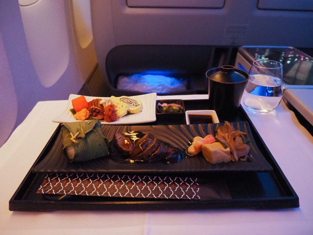 intermission 5 1024x768 - REVIEW - Qatar Airways : Q Suites Business Class - B777 - London (LHR) to Doha (DOH)