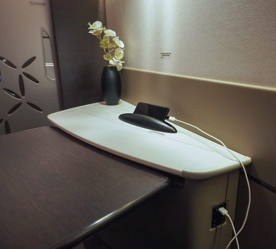 SQ new suites PVG 14 - REVIEW - Singapore Airlines : (NEW) First Class Suites - A380 - Shanghai (PVG) to Singapore (SIN)