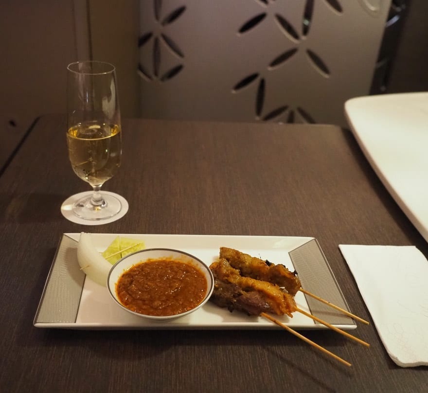 SQ new suites PVG 54 - REVIEW - Singapore Airlines : (NEW) First Class Suites - A380 - Shanghai (PVG) to Singapore (SIN)