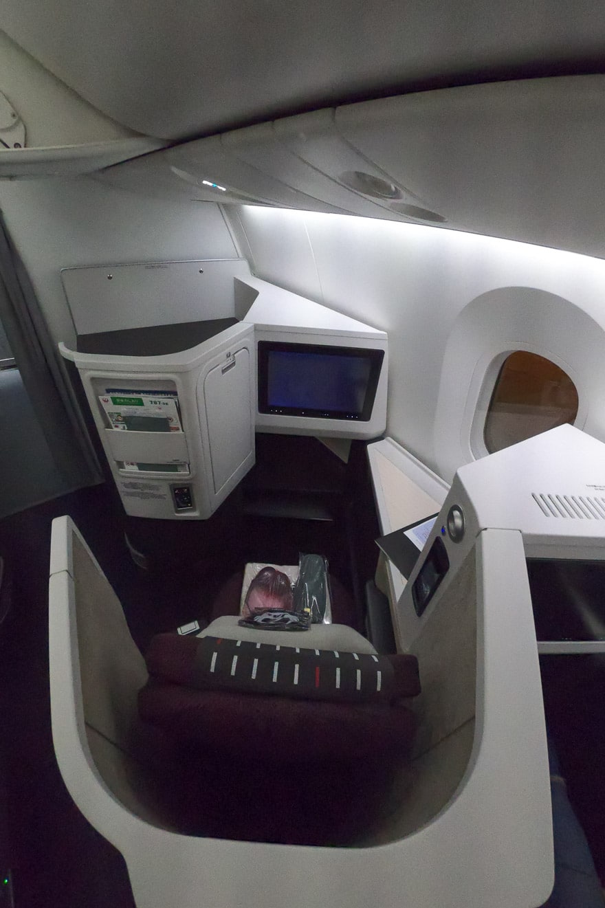 JL J sky suite III 3 - REVIEW - JAL : Business Class - B789 (Sky Suite III) - Jakarta (CGK) to Tokyo (NRT)