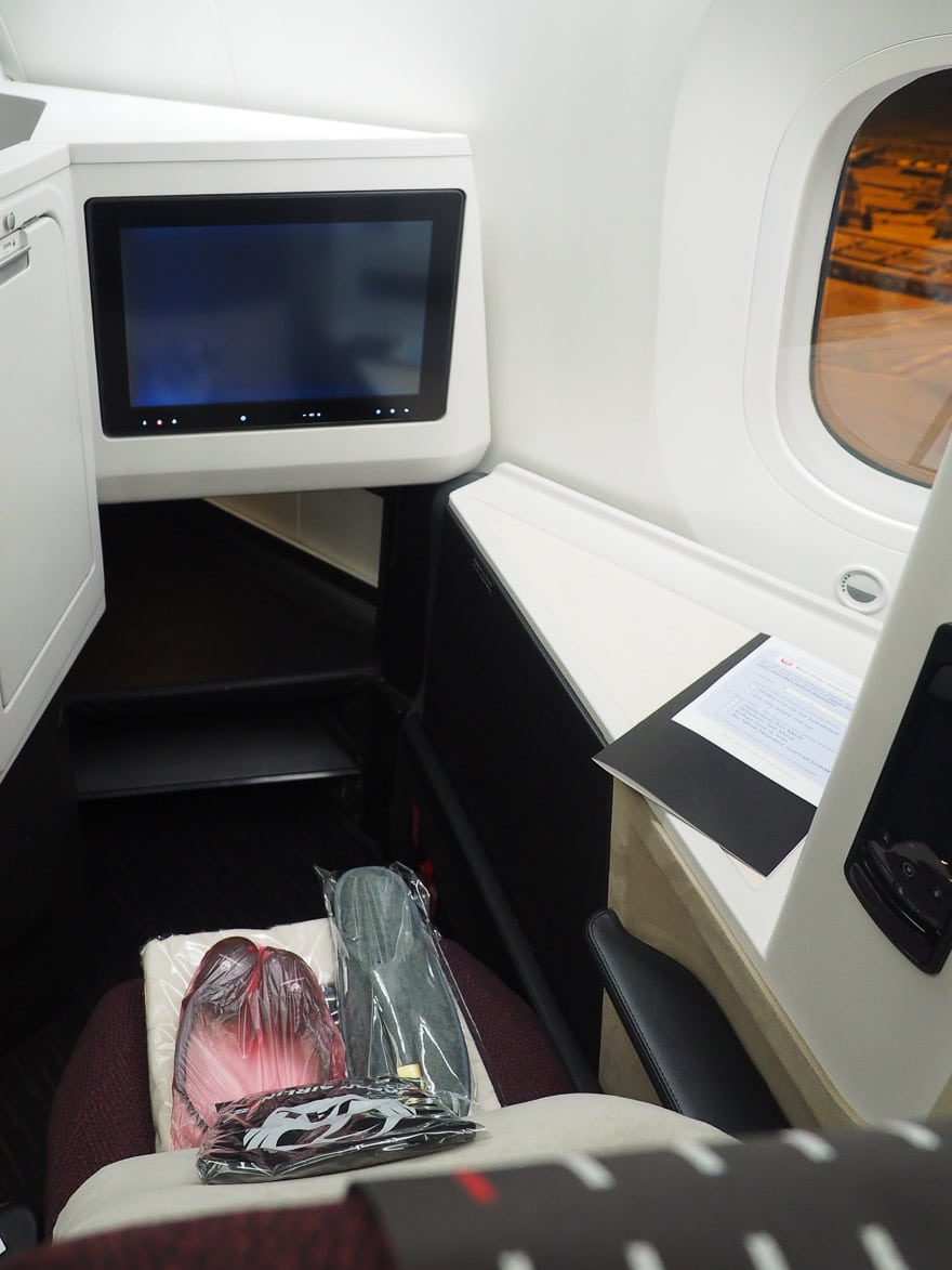 JL J sky suite III 4 - REVIEW - JAL : Business Class - B789 (Sky Suite III) - Jakarta (CGK) to Tokyo (NRT)