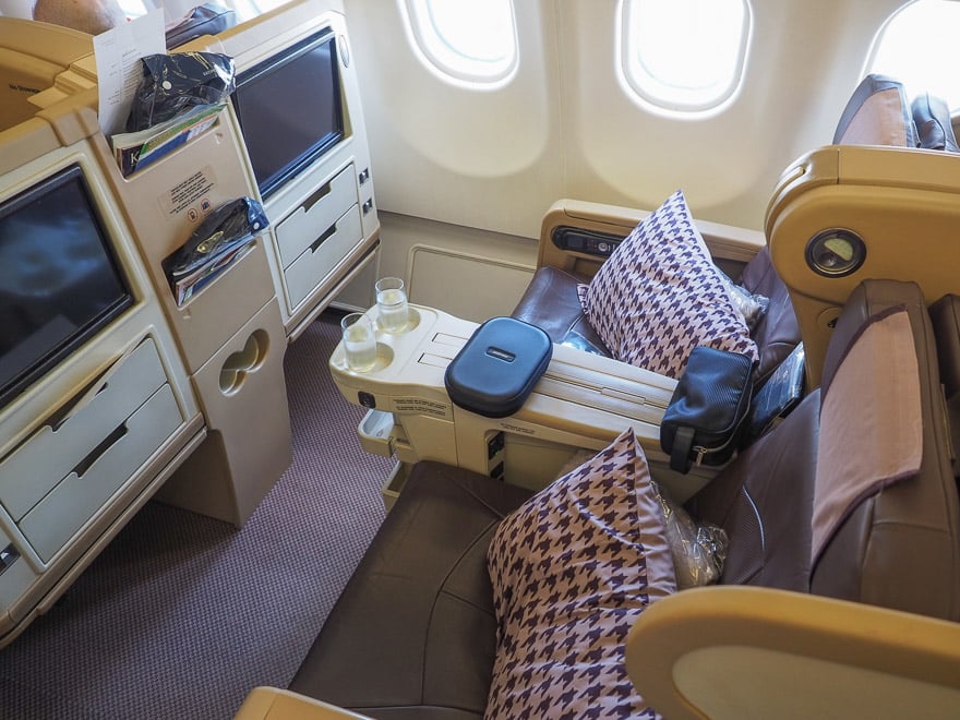 SQ A330 J 5 - REVIEW - Singapore Airlines : (NEW) First Class Suites - A380 - Shanghai (PVG) to Singapore (SIN)