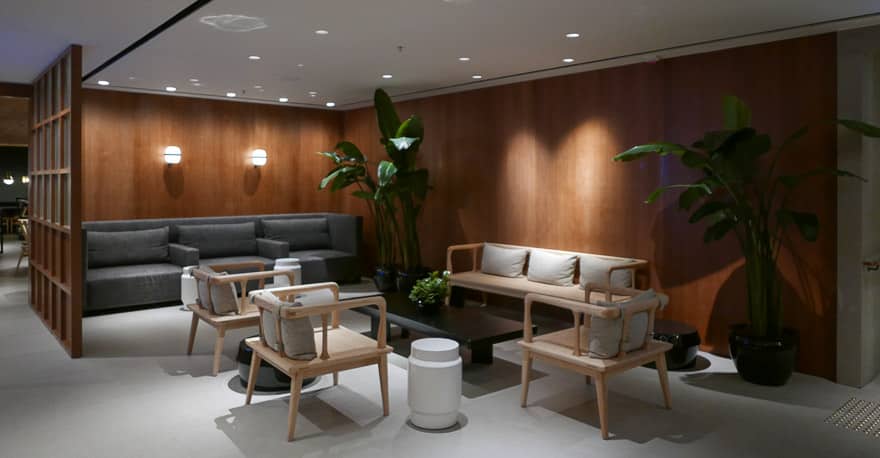 cathay pacific business class lounge