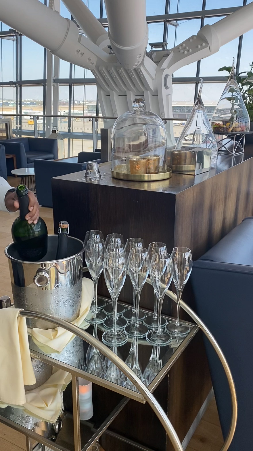 CCT 2 - REVIEW - British Airways : Galleries First Class Lounge & Concorde Terrace - London (LHR-T5) - [COVID-era]