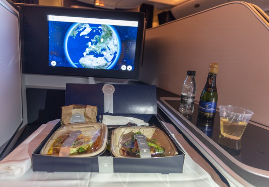 BA 77WN F 36 880x611 - REVIEW - British Airways : First Class Suites - B777 - London (LHR) to Malé (MLE) - [COVID-era]