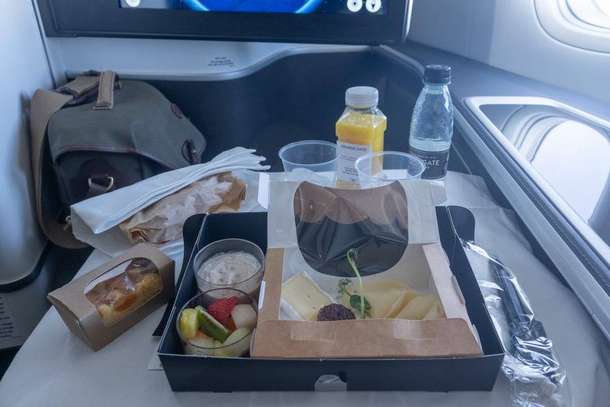 BA 77WN F 53 880x587 - REVIEW - British Airways : First Class Suites - B777 - London (LHR) to Malé (MLE) - [COVID-era]