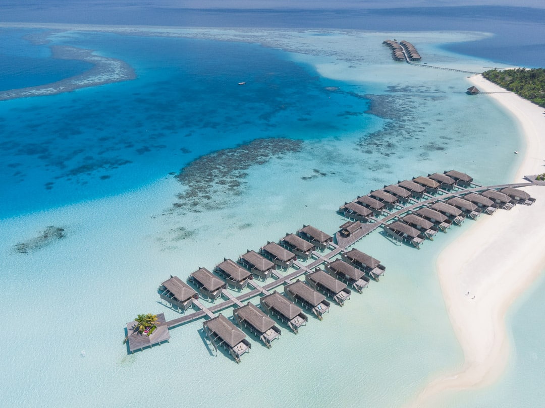 constance moofushi 148 - REVIEW - Emirates Lounge - London (LGW)