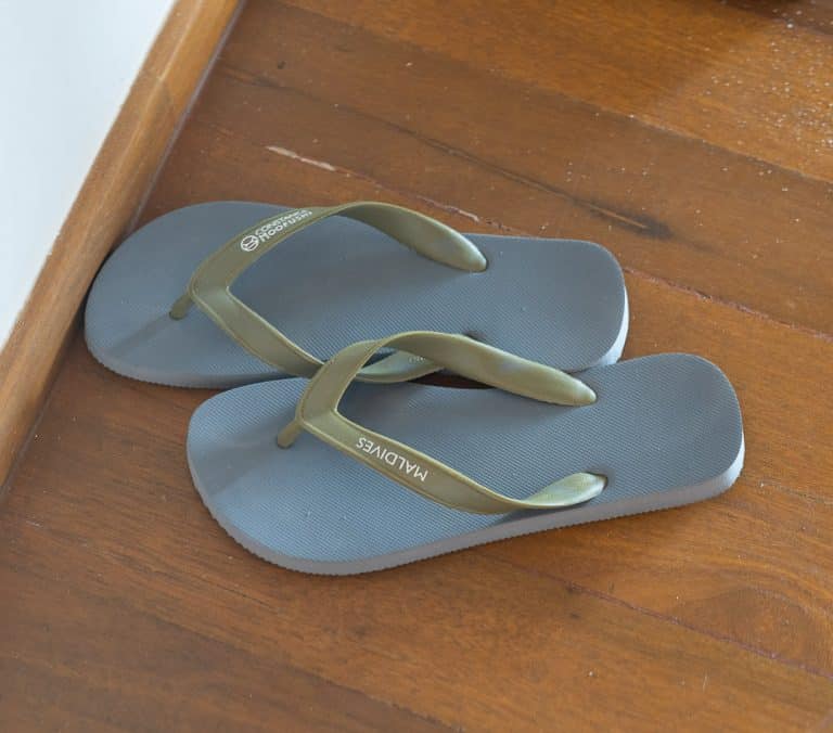 moofushi flip flops 1 768x676 - REVIEW - Waldorf Astoria Maldives Ithaafushi