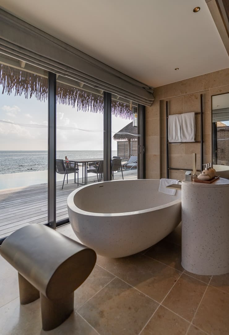 https://theluxurytraveller.com/wp-content/uploads/2021/01/waldorf-astoria-maldives-room-42.jpg