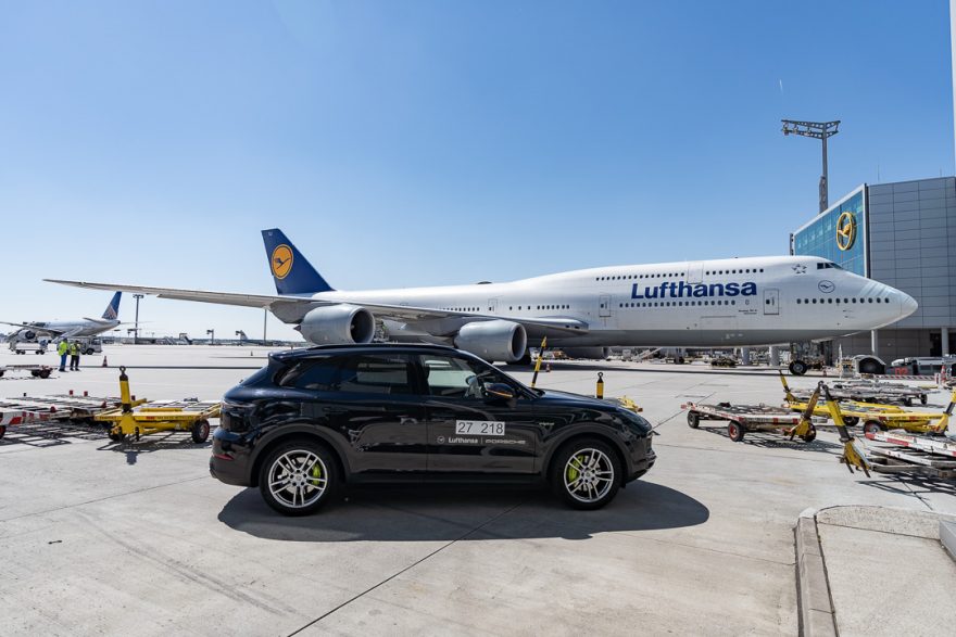 LH First A380 2 880x587 - REVIEW - Lufthansa : First Class - A380 - Frankfurt (FRA) to Delhi (DEL)