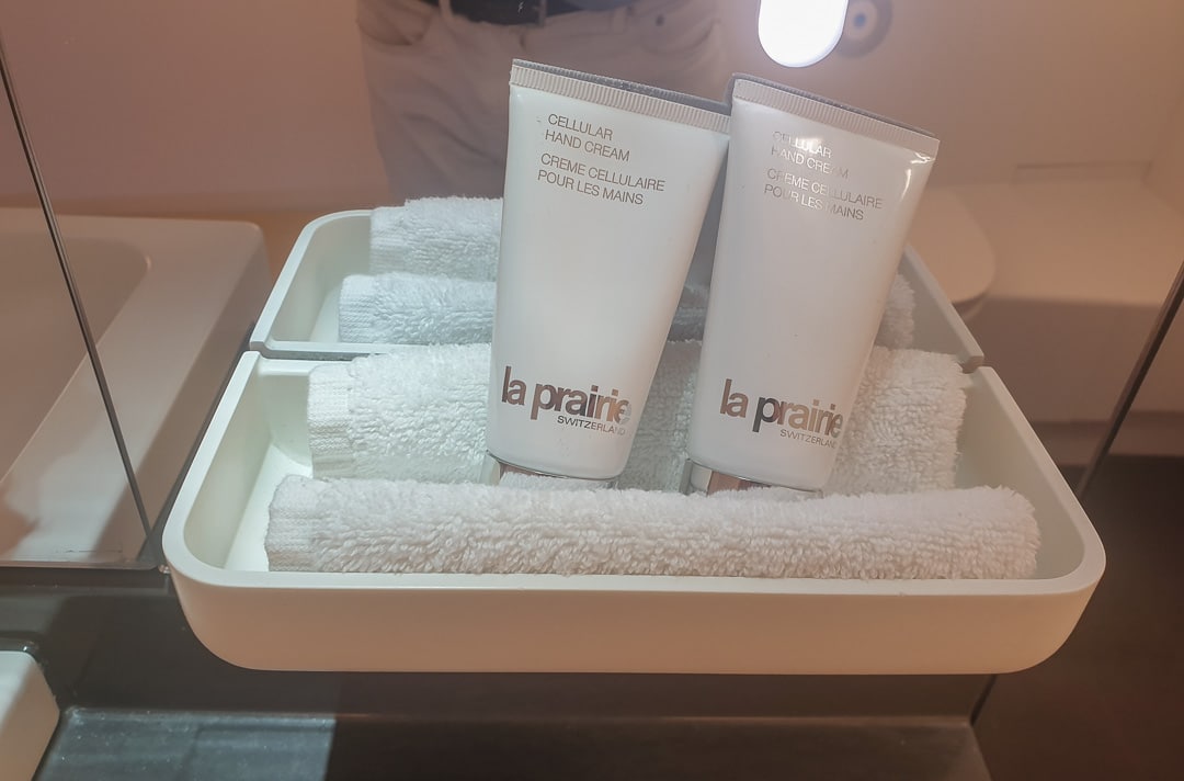 LH First A380 62 - REVIEW - Lufthansa : First Class - A380 - Frankfurt (FRA) to Delhi (DEL)