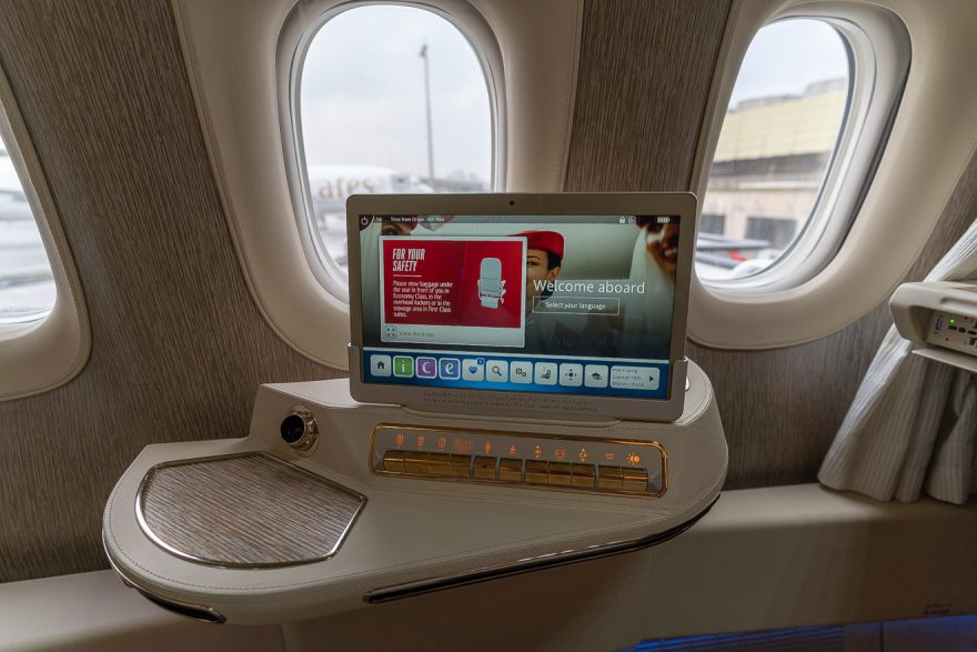 EK Gamechanger 18 880x587 - REVIEW - Emirates : Gamechanger First Class - B777 - Dubai (DXB) to London (STN)