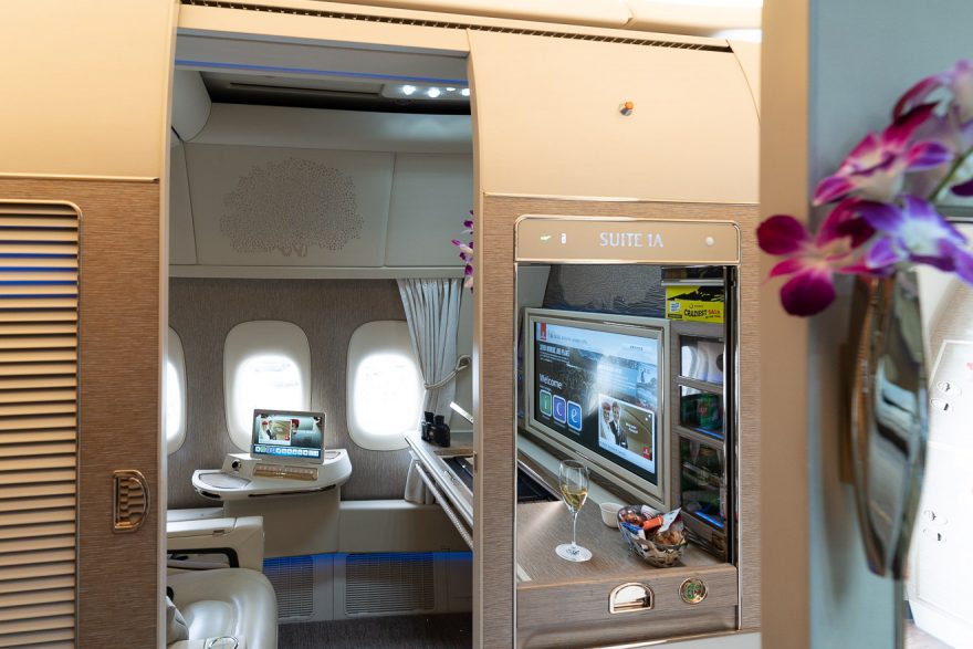 EK Gamechanger 36 880x587 - REVIEW - Emirates : Gamechanger First Class - B777 - Dubai (DXB) to London (STN)