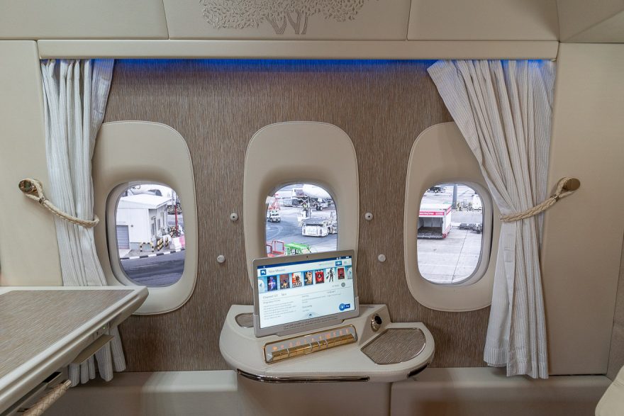 EK Gamechanger 37 880x587 - REVIEW - Emirates : Gamechanger First Class - B777 - Dubai (DXB) to London (STN)