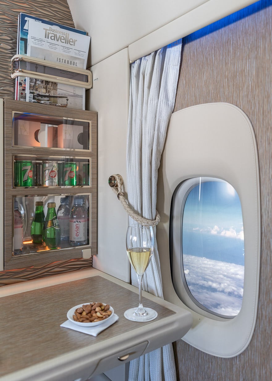 EK Gamechanger 40 - REVIEW - Emirates : Gamechanger First Class - B777 - Dubai (DXB) to London (STN)