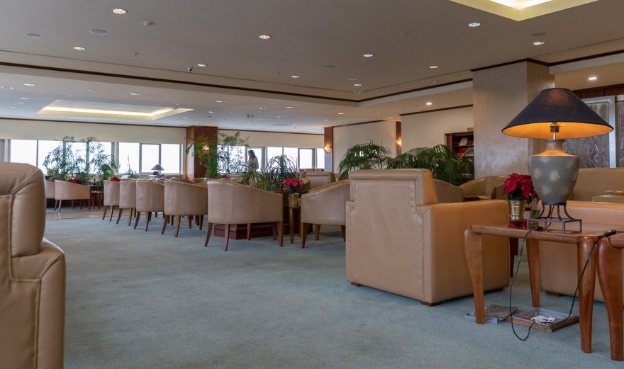 EK Lounge JNB 11 880x521 - REVIEW - Emirates Lounge - Joburg (JNB)