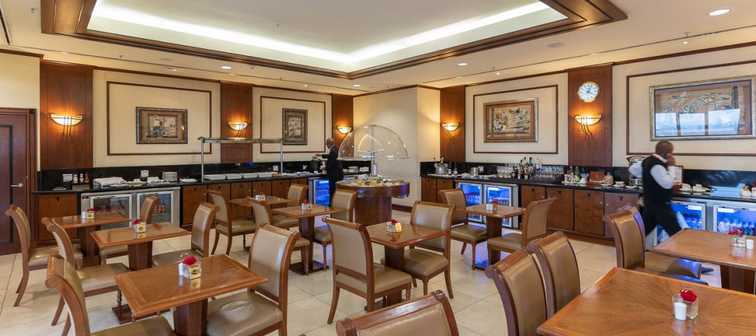 Emirates Lounge JNB - Dining area