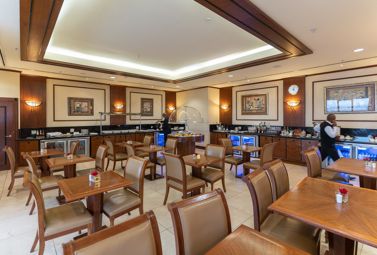 Emirates Lounge JNB - Dining area