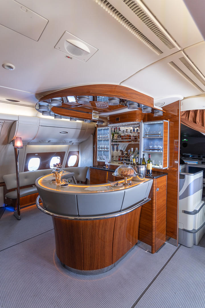 ek a380 bar 1 - REVIEW - Emirates : Business Class - A380 - Johannesburg (JNB) to Dubai (DXB)