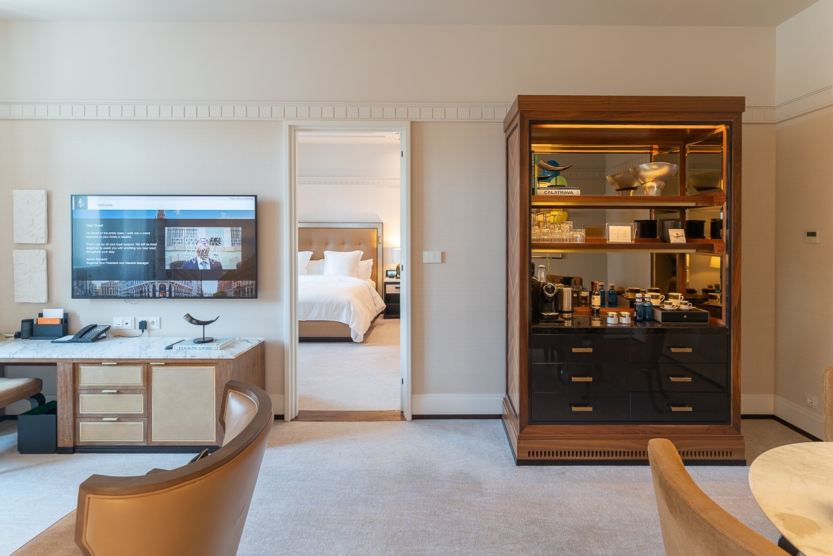 FS Madrid - Suite Living Room