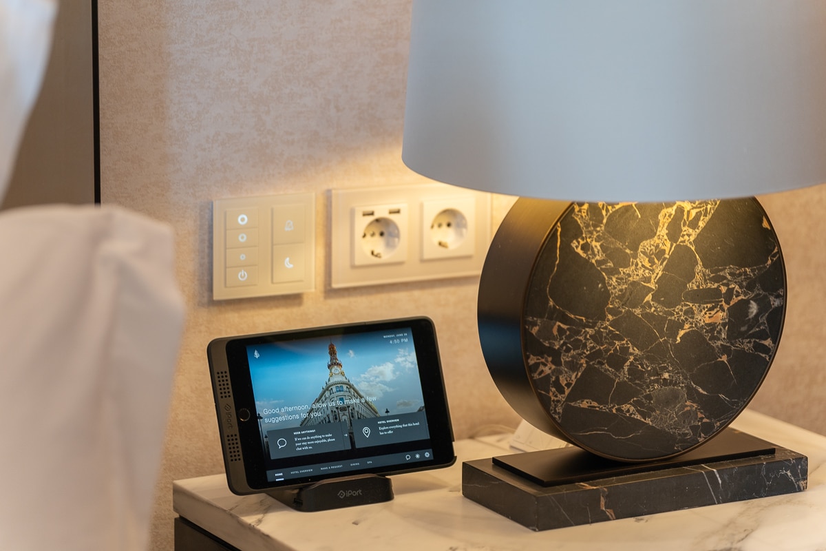 FS Madrid - bedside table
