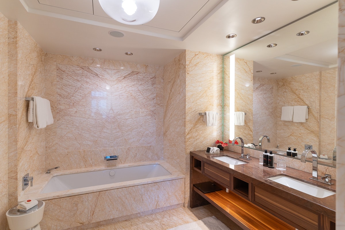 FS Madrid - Suite bathroom
