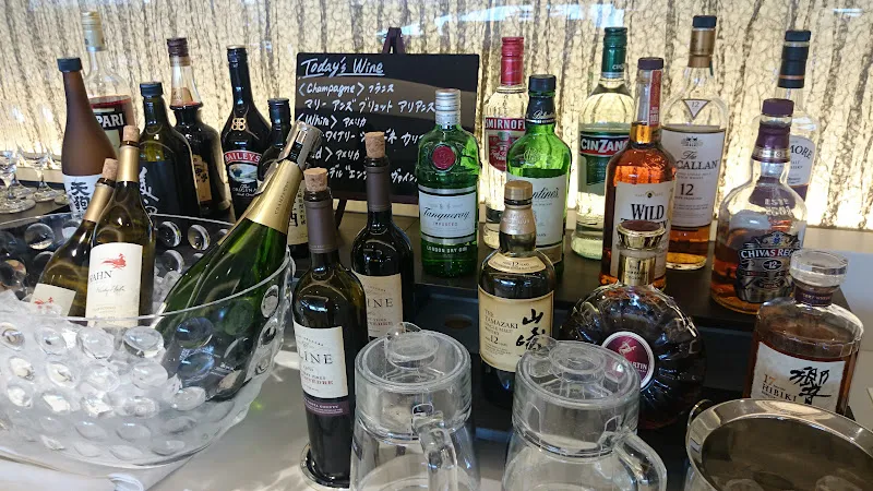 REVIEW: JAL First Class Lounge, Tokyo Haneda Airport – The Luxury